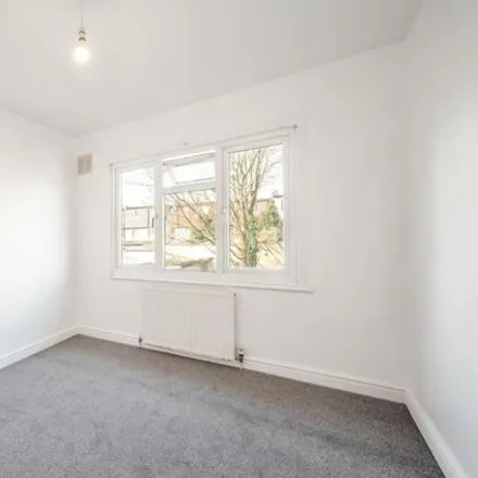 Image 7 - Clitterhouse Road, London, NW2 1DG, United Kingdom - House for rent