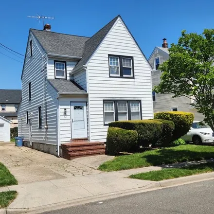 Buy this 3 bed house on 182 Fairlawn Avenue in Hempstead Gardens, West Hempstead