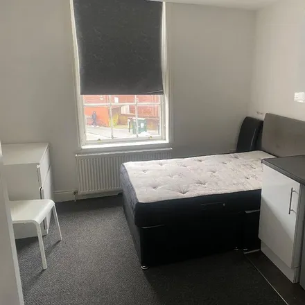 Image 2 - Midlands Business Management College, Bradford Street, Walsall, WS1 1PN, United Kingdom - Room for rent