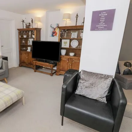 Rent this 2 bed townhouse on Stratford-upon-Avon in CV37 7QZ, United Kingdom