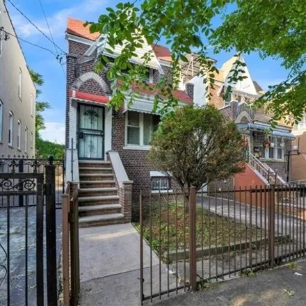 Image 2 - 1013 E 227th St, New York, 10466 - House for sale