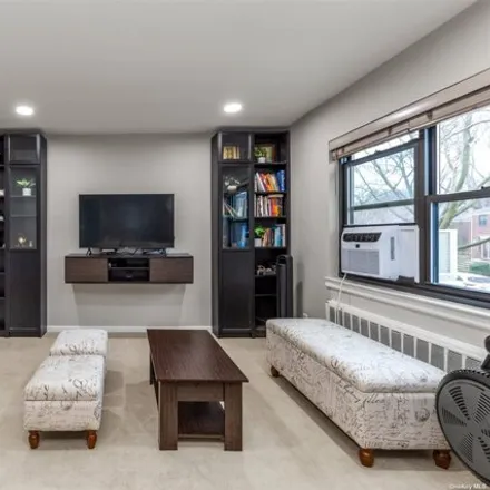 Image 5 - 43-33 216th Street, New York, NY 11361, USA - Apartment for sale