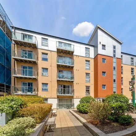 Image 1 - Jubilee Court, Queen Mary Avenue, London, E18 2FN, United Kingdom - Apartment for rent