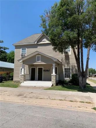 Buy this studio duplex on 500 South 18th Street in Fort Smith, AR 72901