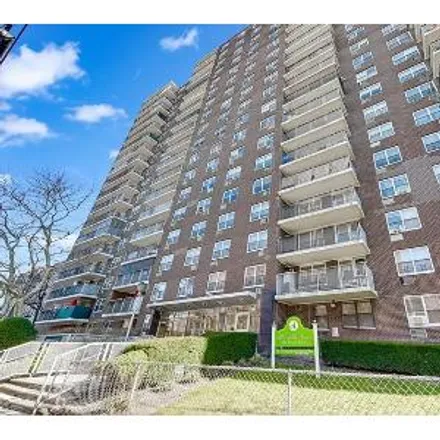 Buy this 3 bed condo on 2522 Olinville Avenue in New York, NY 10467