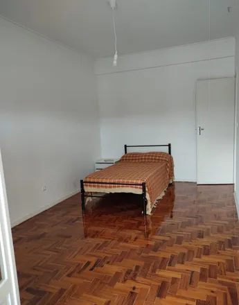 Rent this 3 bed room on Rua Martins Rosado in 2700-573 Falagueira-Venda Nova, Portugal