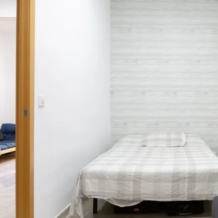 Rent this 3 bed room on Carrer de Villarroel in 109, 08001 Barcelona