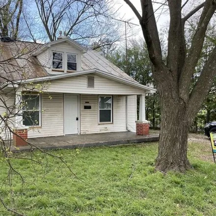 Buy this 2 bed house on 420 Portland Avenue in Franklin, KY 42134