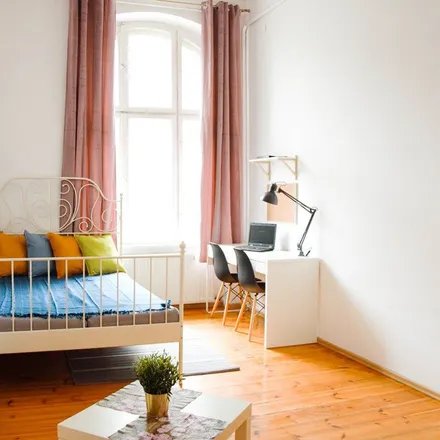 Rent this 5 bed room on Sałatta in Adama Mickiewicza, 60-833 Poznan