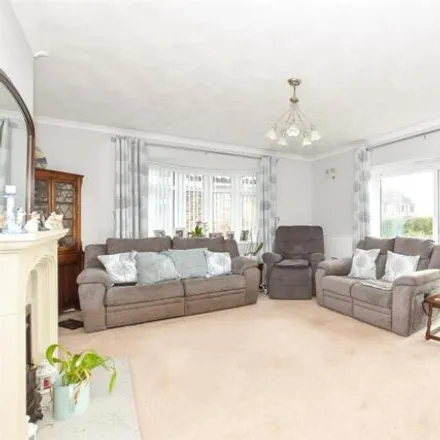 Image 4 - Foxley Lane, Worthing, BN13 3AD, United Kingdom - House for sale