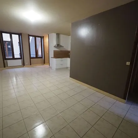 Rent this 3 bed apartment on 51 Avenue de la République in 45500 Gien, France