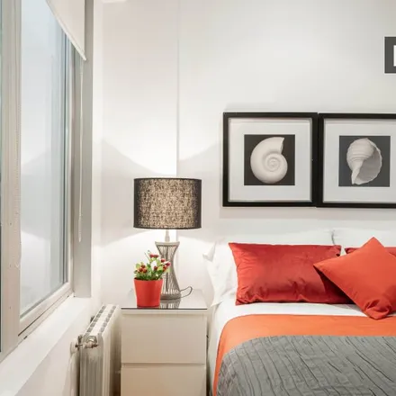 Rent this 2 bed apartment on Madrid in Calle de la Colegiata, 6