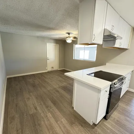 Image 4 - 2502 West Larkspur Drive, Phoenix, AZ 85029, USA - Apartment for rent