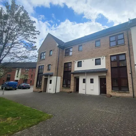 Rent this 4 bed townhouse on 7-20 Standside in Northampton, NN5 5FQ