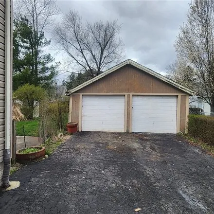 Image 3 - 1821 Moncrest Drive, Youngstown, OH 44511, USA - House for sale