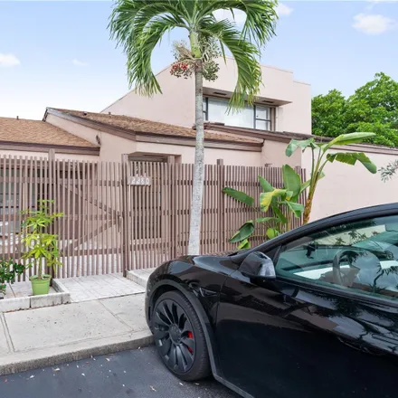 Image 2 - 12280 Northwest 13th Court, Pembroke Pines, FL 33026, USA - Townhouse for sale