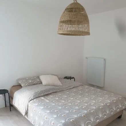 Rent this 4 bed apartment on Résidence Le Luxembourg in Rue François Raspail, 76300 Sotteville-lès-Rouen