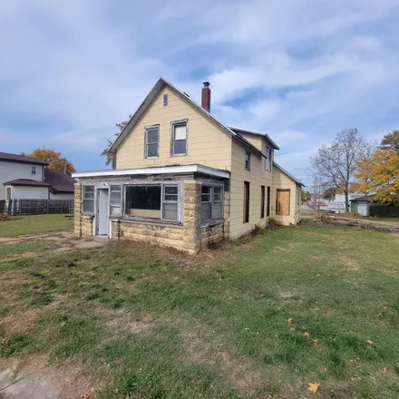 Buy this studio house on 921 Green Street in Michigan City, IN 46360