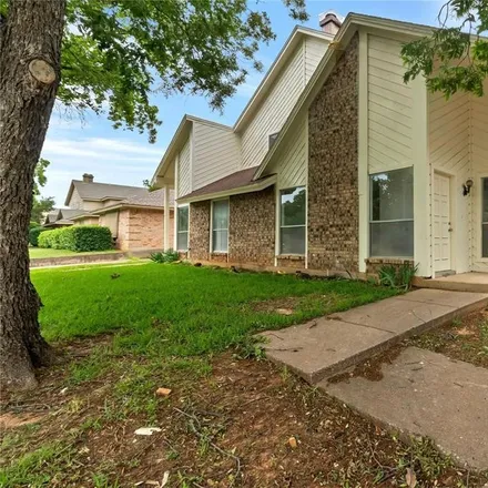 Image 2 - 1908 Ridgebrook Drive, Arlington, TX 76015, USA - Townhouse for rent