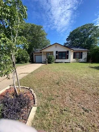 Rent this 2 bed house on 925 South San Jose Drive in Abilene, TX 79605