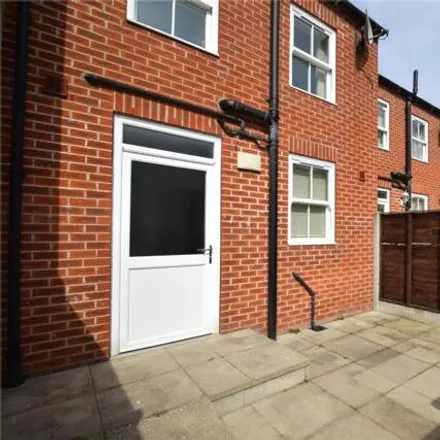 Image 9 - Ewart Street, Scarborough, YO12 4EP, United Kingdom - Townhouse for rent