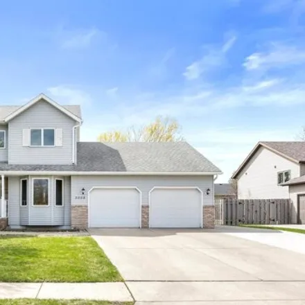 Buy this 5 bed house on 3074 37 1/2 Avenue South in Fargo, ND 58104