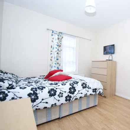 Image 1 - 159 Wulfstan Street, London, W12 0AA, United Kingdom - Room for rent