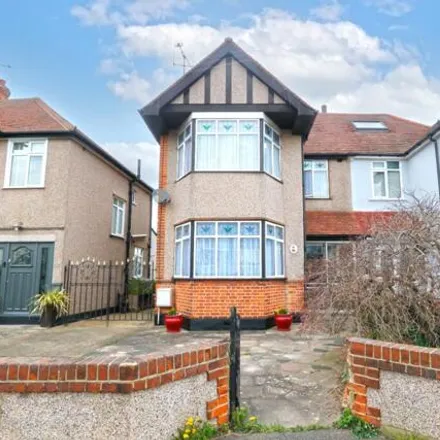 Buy this 3 bed duplex on Fairlawn Gardens in Southend-on-Sea, SS2 6SB