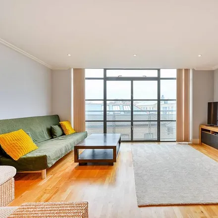 Rent this 1 bed apartment on Point Wharf in London, TW8 0BX