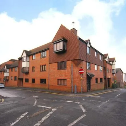 Image 2 - Cooper Road, Guildford, GU1 3NU, United Kingdom - Apartment for sale