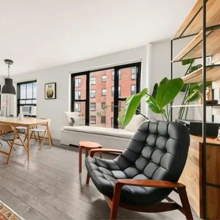 Image 2 - 365 Clinton Avenue, New York, NY 11238, USA - Apartment for sale