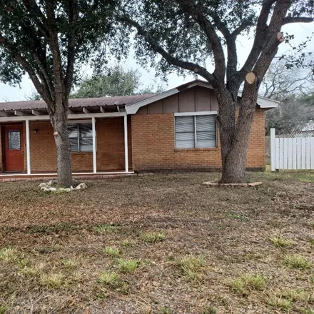 Image 2 - 964 West Walton Street, Beeville, TX 78102, USA - House for sale