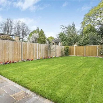 Image 5 - 90 Harvest Road, Englefield Green, TW20 0QS, United Kingdom - House for sale