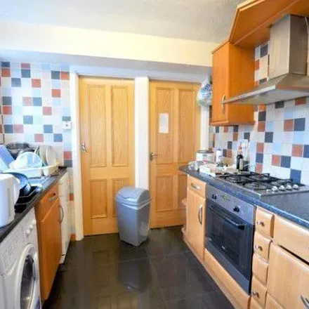 Rent this 3 bed apartment on Simonside Terrace in Newcastle upon Tyne, NE6 5JX