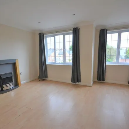 Rent this 3 bed duplex on Great Oak Drive in Altrincham, WA15 8UH