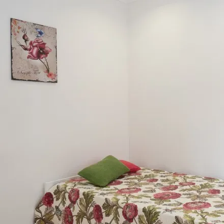 Rent this 6 bed room on Rua da Costa in 2825-450 Costa da Caparica, Portugal