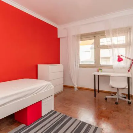 Rent this 4 bed apartment on Rua Padre António Vieira in 2620-105 Odivelas, Portugal