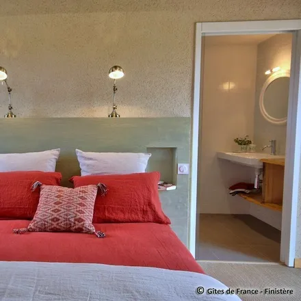 Rent this 2 bed house on Rue de Roscoff in 29250 Saint-Pol-de-Léon, France