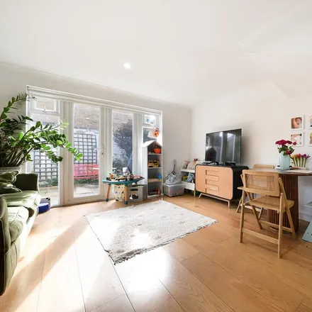 Image 1 - Lydden Grove, London, SW18 4LN, United Kingdom - House for rent