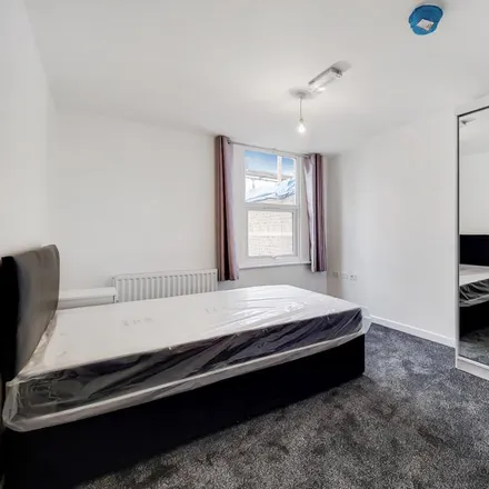 Rent this 1 bed room on Richer Sounds in 72A Richmond Road, London