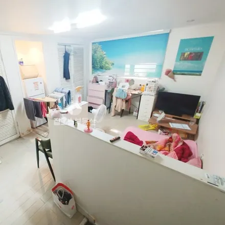 Rent this studio apartment on 서울특별시 서초구 잠원동 44-8