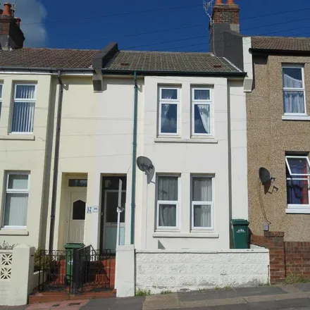 Rent this 3 bed townhouse on 79 Ladysmith Road in Brighton, BN2 4EH