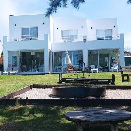 Buy this 3 bed house on Club Atlético San Isidro in Moreno, Partido de Tigre