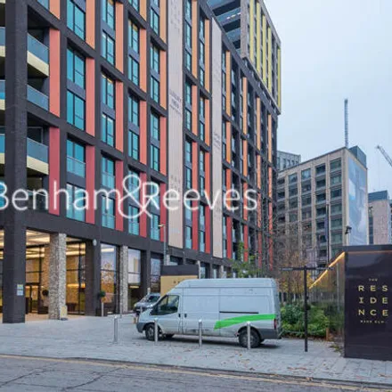 Rent this 3 bed room on Madeira Tower in Ponton Road, Nine Elms
