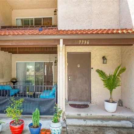 Image 2 - 7750 Scott Road, Los Angeles, CA 91504, USA - Townhouse for rent