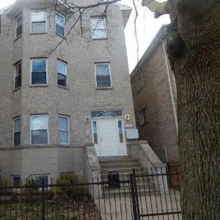 Buy this 2 bed condo on 6814 South East End Avenue in Chicago, IL 60649