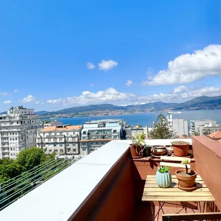 Rent this 2 bed apartment on Rúa Colón in 36201 Vigo, Spain