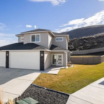Buy this 4 bed house on Klikitat Street in Richland, WA