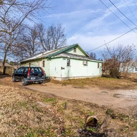 Buy this studio house on 762 South 3rd Street in Paragould, AR 72450