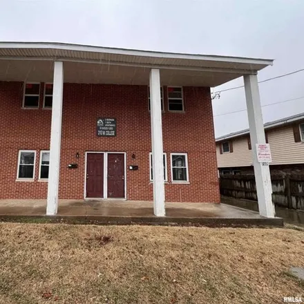 Buy this studio house on 308 West College Street in Carbondale, IL 62901